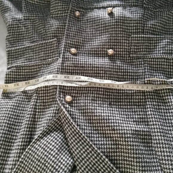 Beautiful houndstooth coat with a skirt at the back, double row of buttons... - Picture 14 of 16